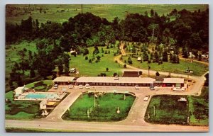 Cinderella Motel Campsite Peacock Paradise Grand Island  New York   Postcard