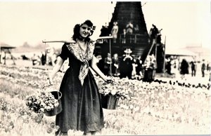 VINTAGE PRETTY POSTCARD YOUNG LADY TENDING TO TULIPS AT HOLLAND MICHIGAN RPPC