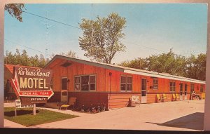 Vintage Postcard 1950's Ra-Van's Roost Motel, Wisconsin Dells, Wisconsin (WI)