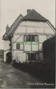 Hampshire Postcard - Tudor Cottage, Romsey   RS27934