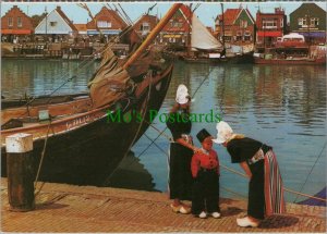 Netherlands Postcard - Volendam Traditional Costume Ref.RR14410