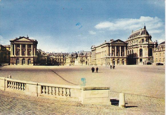 France Chateau de Versailles La cour d'honneur