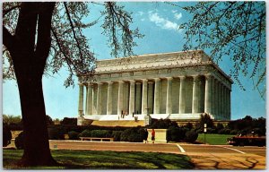 VINTAGE POSTCARD THE LINCOLN MEMORIAL AT WASHINGTON D.C. PLASTICHROME 1960s