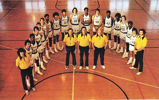 Marquette Warriors  1973-74 Team Photo Post Card