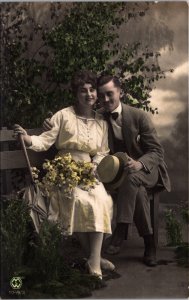 Victorian Romantic Couple Vintage RPPC C008