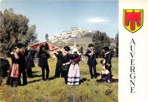 BR31618 Auvergne paysannes et paysans en costume du dimanche folklore france