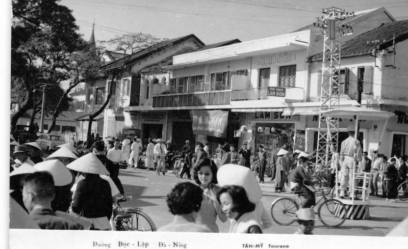 RPPC Đường Độc Lập Đà Nẵng VIETNAM Street Scene Tourane c1960s Vintage Postcard