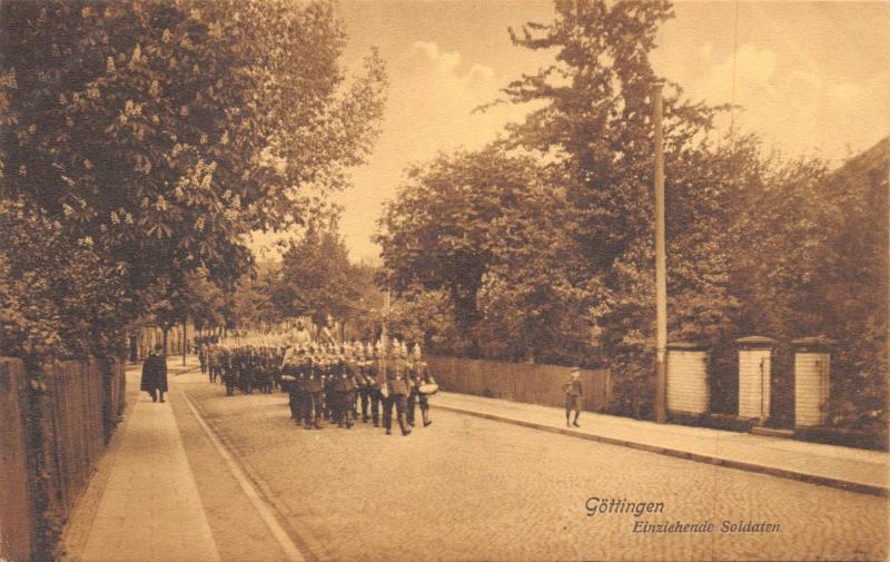 GÖTTINGEN-LOWER SAXONY GERMANY~EINZIEHENDE SOLDATEN-TRENKLER PHOTO POSTCARD