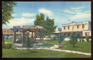 h1834 - TAOS New Mexico Postcard 1940s The Plaza