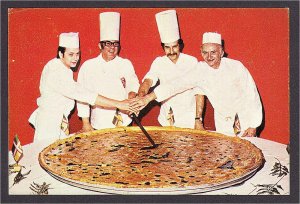 Mistassini QC Giant Blueberry Pie Festival du Bleuet Tarte 1970s-1980s Postcard