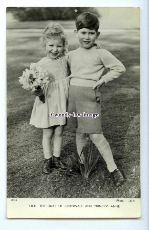 r2777 - Young Prince Charles embraces Sister, Princess Anne  - postcard - Tuck's