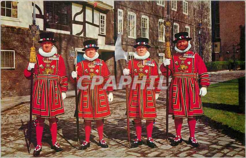 Postcard Modern Yeoman Warders at the London Tower of London Militaria