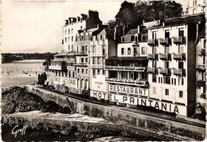 CPM DINARD - Les hotels et la Promenade au clair de Lune (216791)