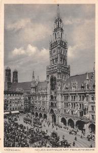 Br33657 Munchen Neues rathaus mit Frauenkirche germany