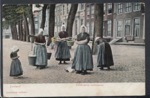 Netherlands Postcard - Zeeland - Arnemuidsche Vischvrouwen    T2656