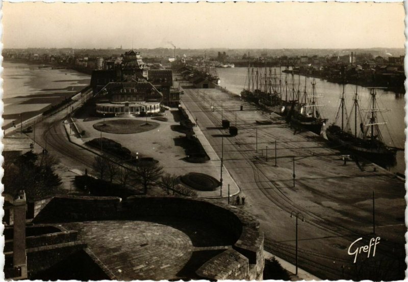 CPM Saint Malo- Le Casino et le Bassin de Terre Neuvas FRANCE (1022440)