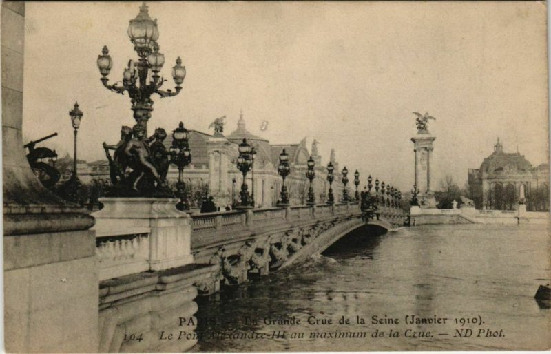 CPA PARIS 7e - Le Pont Alexandre III au maximum de la Crue (64672)