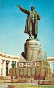 Russia Volgograd Monument for Lenin Vintage Postcard 07.50