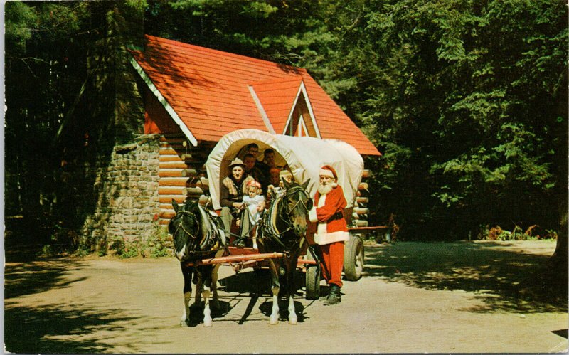 Bracebridge Ontario Muskoka Wagon Santa's Village Santa Claus Postcard G34