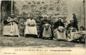 CPA Le PUY-en-VELAY - Groupe de dentellieres (191857)