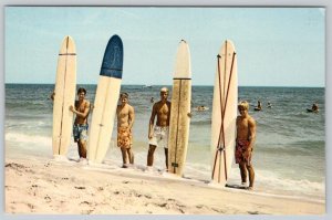 1960's DELAWARE SURFER DUDES ON BEACH SURFBOARDS VINTAGE BRUECKMANN POSTCARD