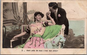 Romantic Couple Vient Pres De Nous Cést Son Plaisir Vintage RPPC C148