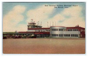 DES MOINES, Iowa IA ~ Municipal Airport NEW TERMINAL BUILDING 1940s  Postcard