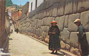 BR43265 Calle hatunrumiyac typical inca street cuzco peru  Peru