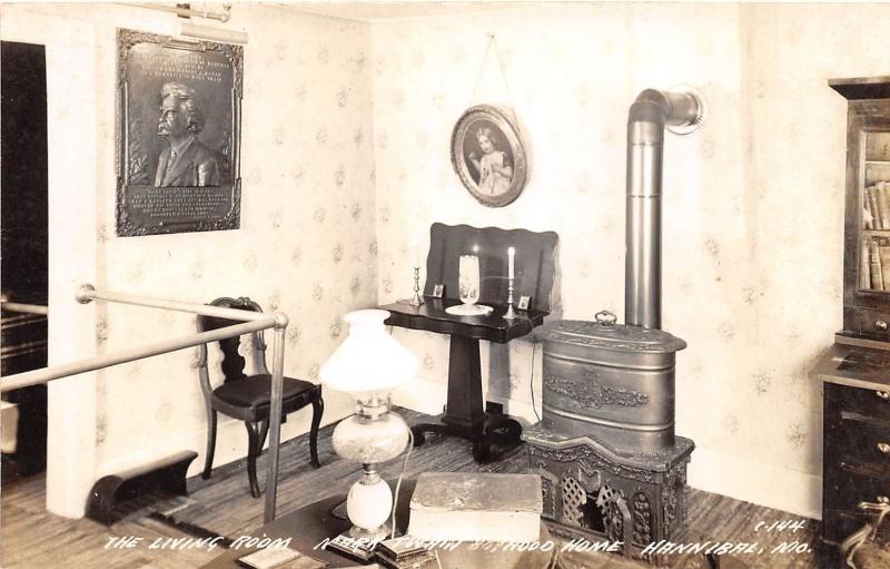 HANNIBAL MISSOURI MARK TWAIN BOYHOOD HOME LIVING ROOM REAL PHOTO POSTCARD c1940s