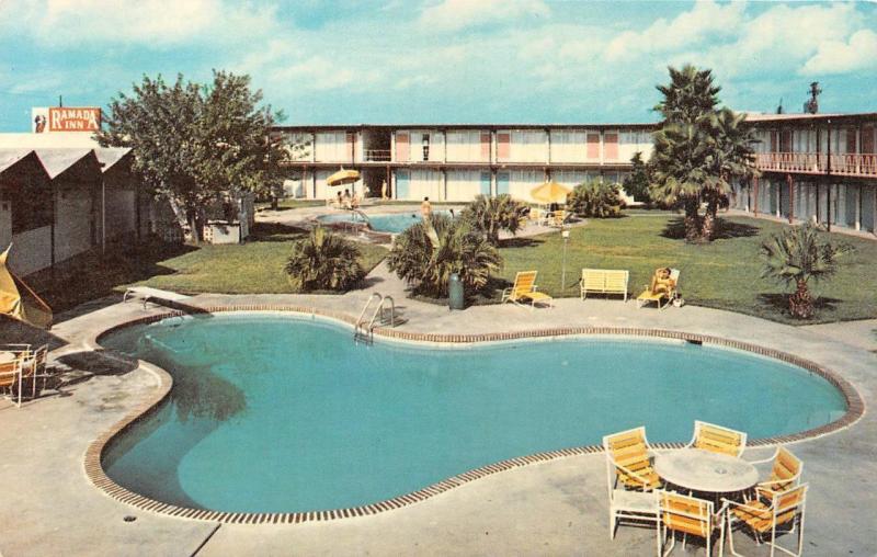 VICTORIA, TX Texas  RAMADA INN  View of Pools  ROADSIDE  Chrome Postcard