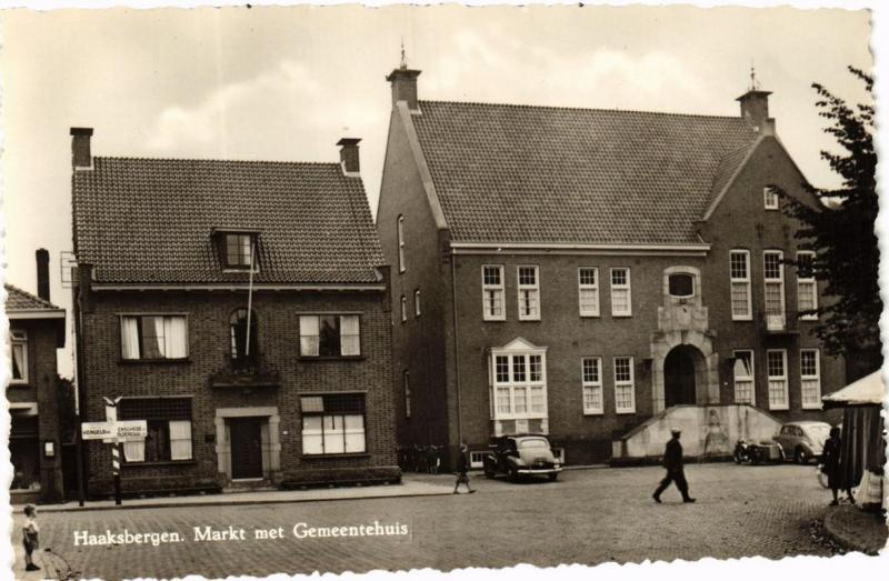 CPA AK Haaksbergen Markt met Gemeentehuis NETHERLANDS (728716)