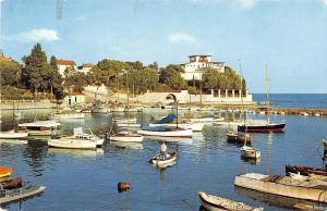 BT5571 Beaulie sur Mer le port de plaisance ship bateaux       France