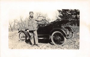 H31/ Interesting RPPC Postcard c1910 Early Automobile Coupe Man Newspaper 2