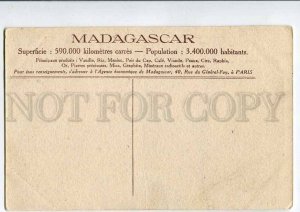 3078070 Madagascar Comores girl w/ pot in native Vintage PC