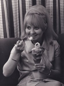 Lulu Ice Cream Desert Television Advert 3x Large Vintage Press Photo s