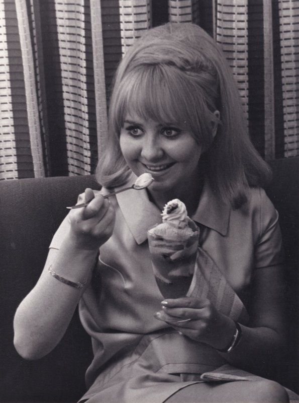 Lulu Ice Cream Desert Television Advert 3x Large Vintage Press Photo s