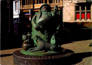 Ipswich, Suffolk England GILES CIRCUS STATUE Art~Tourist Attraction 4X6 Postcard