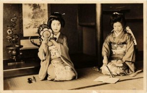 PC CPA geisha girls on a tatami real photo postcard JAPAN (a12984)