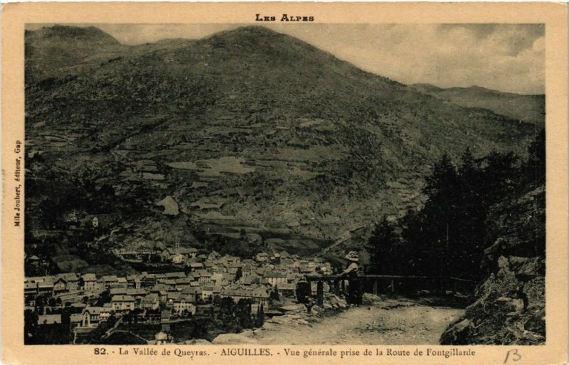 CPA La Vallée de QUEYRAS - AIGUILLES - Vue générale prise de la Route (453989)