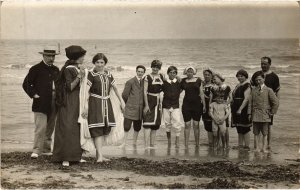 CPA OUISTREHAM RIVA-BELLA - People on the Beach (1258354) 