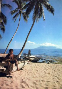 VINTAGE CONTINENTAL SIZE POSTCARD UKELELE PLAYER MADANG PROV PAPUA NEW GUINEA