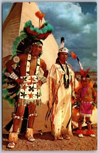 Vtg Native American Indian Family In Full Regalia Dress 1950s View Postcard