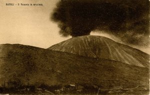 Italy - Mt Vesuvius Volcano Eruption 