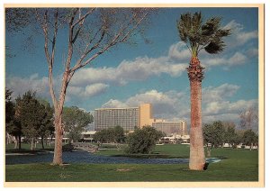 World Famous Desert Inn & Golf Club Vintage Hotel Postcard