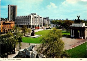 CONTINENTAL SIZE POSTCARD VIEW OF HYDE PARK CORNER LONDON ENGLAND U.K.