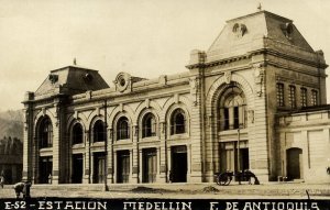 colombia, MEDELLIN, Estación Ferrocarril Antioquia (1910s) Obando RPPC Postcard