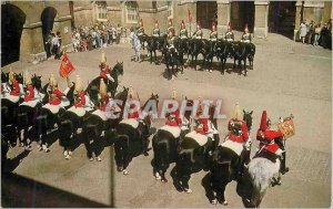 Postcard Modern London Changing the guard at Whitehall Militaria