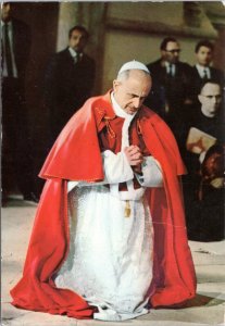 postcard  Pope Paul VI kneeling in prayer