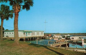 Tohopekaliga Yacht Club Kissimmee Fla. Postcard 2R3-264 