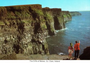 VINTAGE CONTINENTAL SIZE POSTCARD THE CLIFFS OF MOHER COUNTY CLARE IRELAND